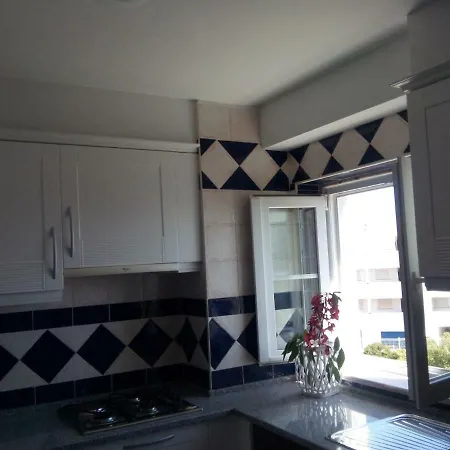 Holiday Rua Miguel Corte Real